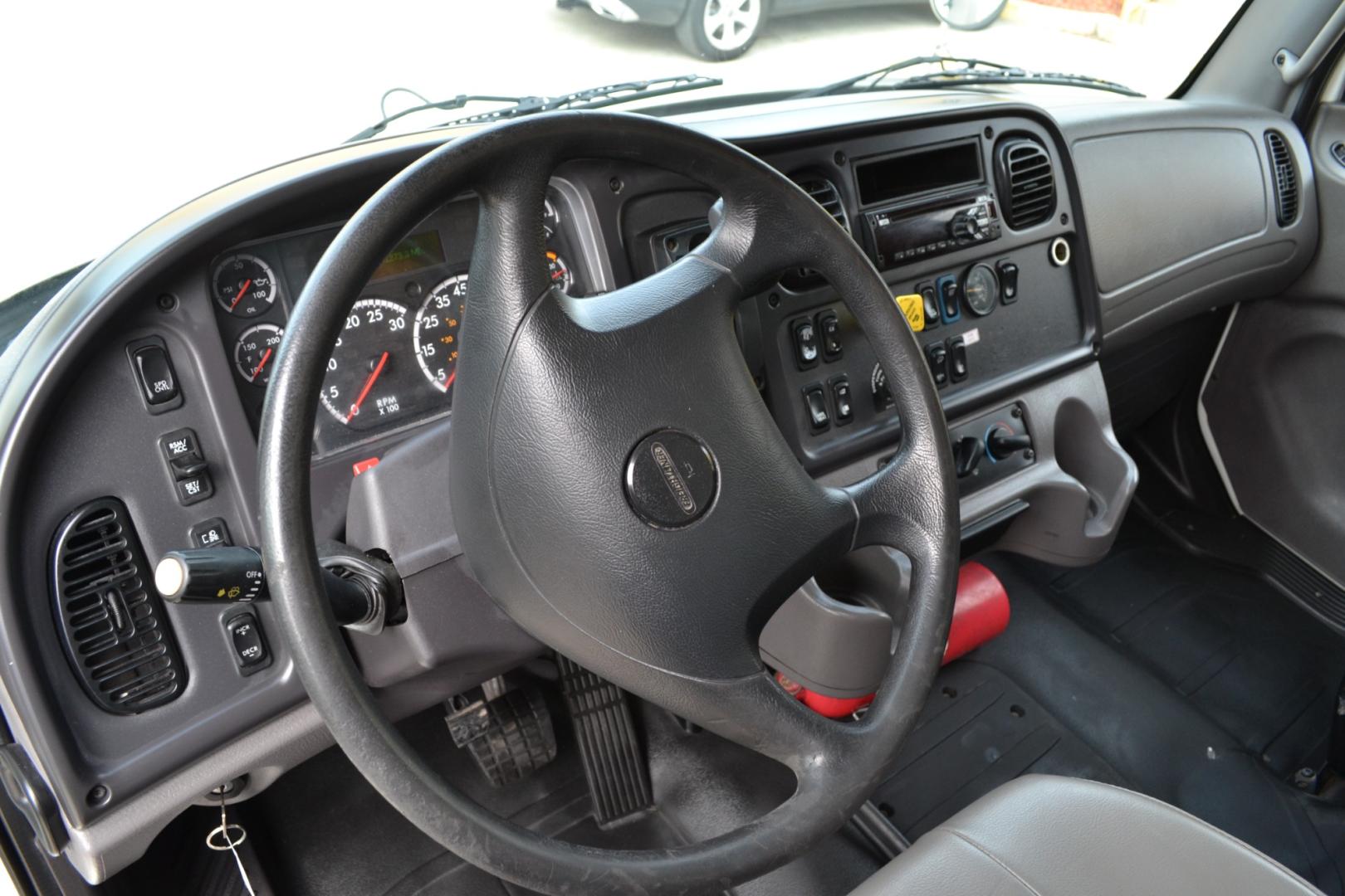 2019 WHITE /BLACK FREIGHTLINER M2-106 with an CUMMINS B6.7L 220HP engine, ALLISON 2100RDS AUTOMATIC transmission, located at 9172 North Fwy, Houston, TX, 77037, (713) 910-6868, 29.887470, -95.411903 - Photo#17